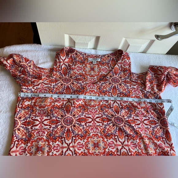 Counterparts Red and White Cold Shoulder Blouse - Picture 6 of 9